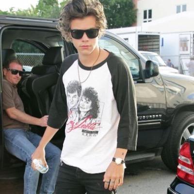 DONT FOLLOW THIS! FOLLOW @hxrryxnxall I FOLLOW BACK ILY