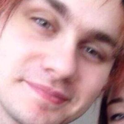 please follow @lukeslegs69 and rt and tag 5sos please https://t.co/Plii2rJWeP
