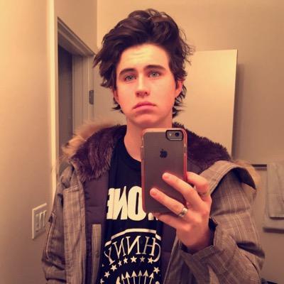 FOLLOW @griershadow BC SHE GAVE U THIS FOLLOW