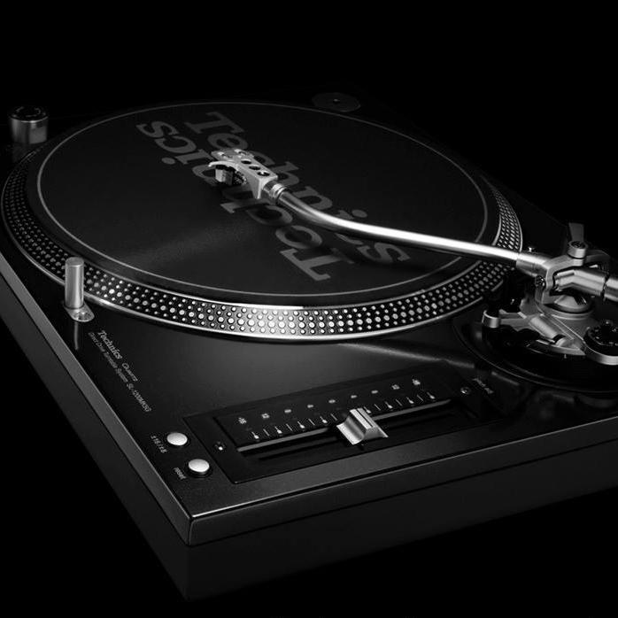 HOUSE all Genre’s,find me on https://t.co/ACfVSJ1kgA support given on Promo’s send your tracks to djdxd@icloud.com ,& booking inq,Live on Fri 10-12am Sat 8-10 alt