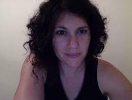 Como quisiera ser.clara de huevo, para hacerme merengueyen tus caderas.