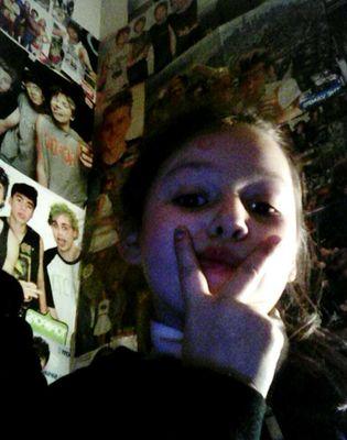 I'm Courtney I loev 5 seconds of summor