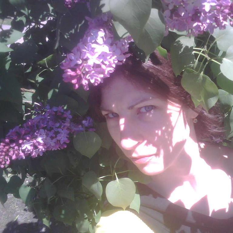 I'm a freelance writer and Tutor with just a few publications under my belt. Je suis Franco-Ontarienne :) I studied poli-sci, environment, French and writing.