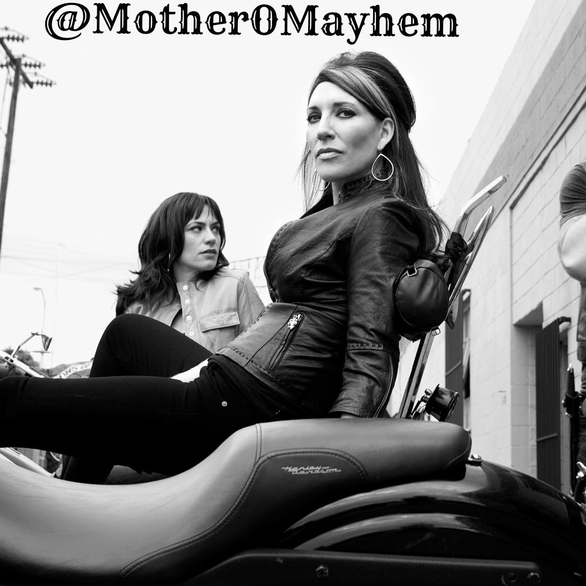 Life aint an easy ride but with the right people by your side, it can be a beautiful one. ||Mama to @WildInMySmile||Everything to  @WildWithABadge|| [[21+RP]]