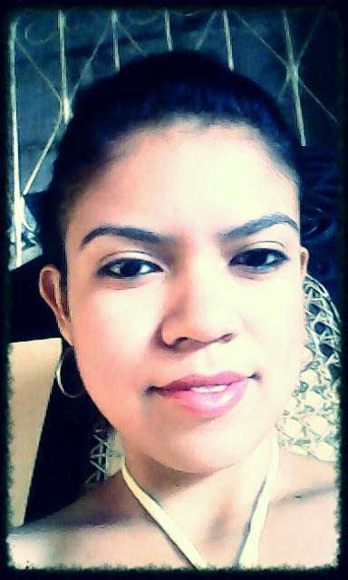 leazacariasalv1's profile picture. 