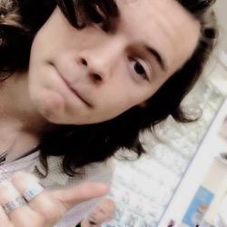 ✧  •  Why have a gap between your thighs when you could have Harry Styles between them  • ✧