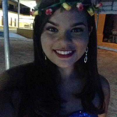 Filha do Rei, corinthiana, estudante do ensino médio, futura engenheira mecânica ou ambiental, interior do Rio Grande do Norte, Brasil. Fã do Nando Reis.