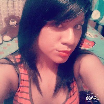 Soy loca, celosa, histérica, bipolar, me encariño rapido, olvido lento, me rió de nada y lo mas importante es que soy una en un millón♥