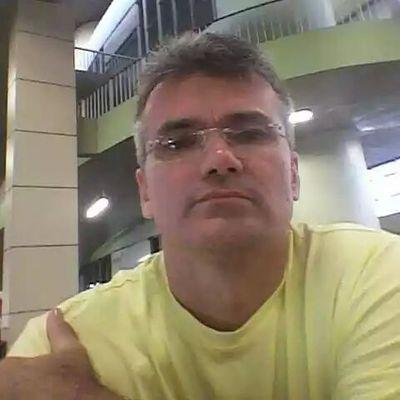 Brasileiro de direita cristão sim.
curto uma boa musica.