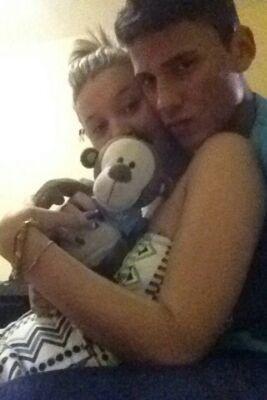 Ignore o que te faz sofrer e abrace o que te faz feliz!!