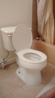 ddcf70c47364462's profile picture. Twitter sucks Facebook is better