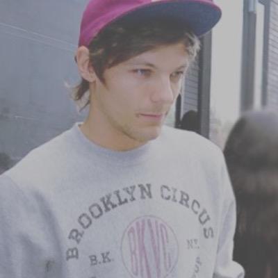 Louis is my sunshine :) 156 days till OTRA Seattle :D I'm Larry af tbh. Calum Hood access!
