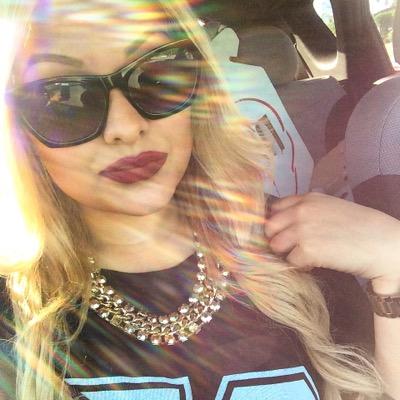 Lizzz_is's profile picture. Love all, Live happy!