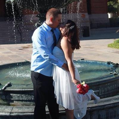 John 4:8. in love with my son NoahOmar, my hubby JavierOmar, & my baby #2 on the way  ❤️married 10.03.14 ❤️blessed ❤️loving my life :)