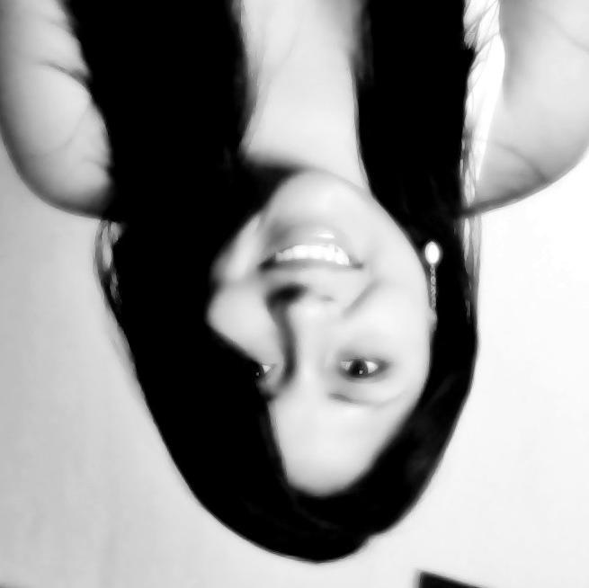 Mis sonrisas te las debo a ti....si sonrió en las mañanas es porque no te has ido.. Y SÉ QUE NO LO HARÁS  NUNCA..!