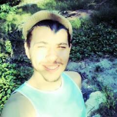 várias pessoas em uma só, uma comédia dentro de um drama, eu sou enigma até para mim mesmo...meu tumblr: https://t.co/BGK29yPP45