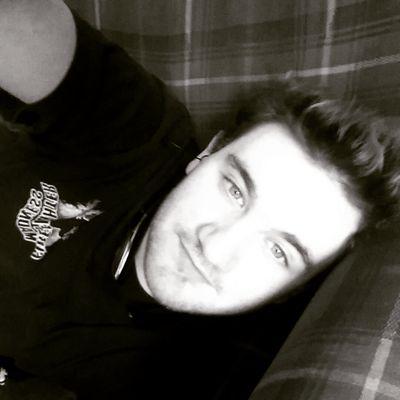 cbecdb4a6efd409's profile picture. embrace all different types of music and people