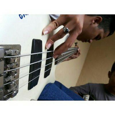 jika kamu mencari yang sempurna.., maka kamu akan kehilangan yang terbaik...