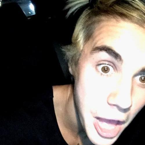 follow @bieberxhes
