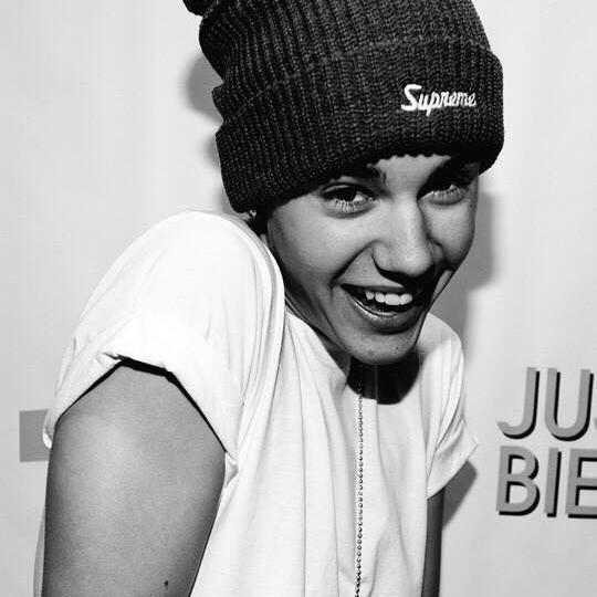 follow @bieberxhes