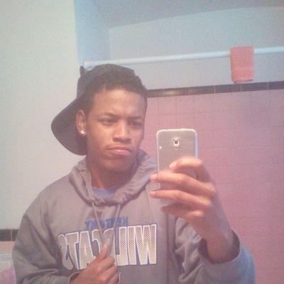 took me a while to see that hard work pays off...been threw some shit but you will never know. catch me in the gym dishing out work!!!! fmoi @ballharddomo