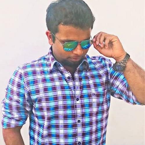 i don't tweet regularly but when i do... i cant stop tweeting :) and i am full hearted Kochilate.. follow me for movie reviews and i do #follow_back ;)