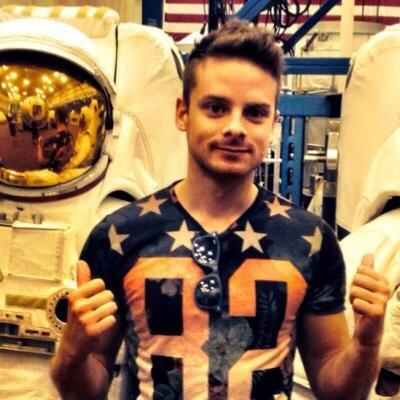 FanAccount for @GuitarmanDan access to 4/4 1DBand
