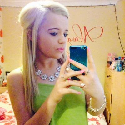 ChloeCrook17's profile picture. 