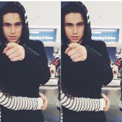 DON'T FOLLOW THIS ACC BUT FOLLOW @blessgrierr ! ask for a follow back