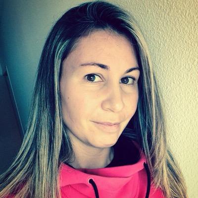 Fisioterapeuta. Diplomada en Fisioterapia y Enfermería. Postgraduada en Fisioterapia del Deporte.
