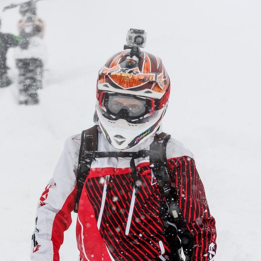 oleg_grush's profile picture. Люблю выращивать растения в бахилах