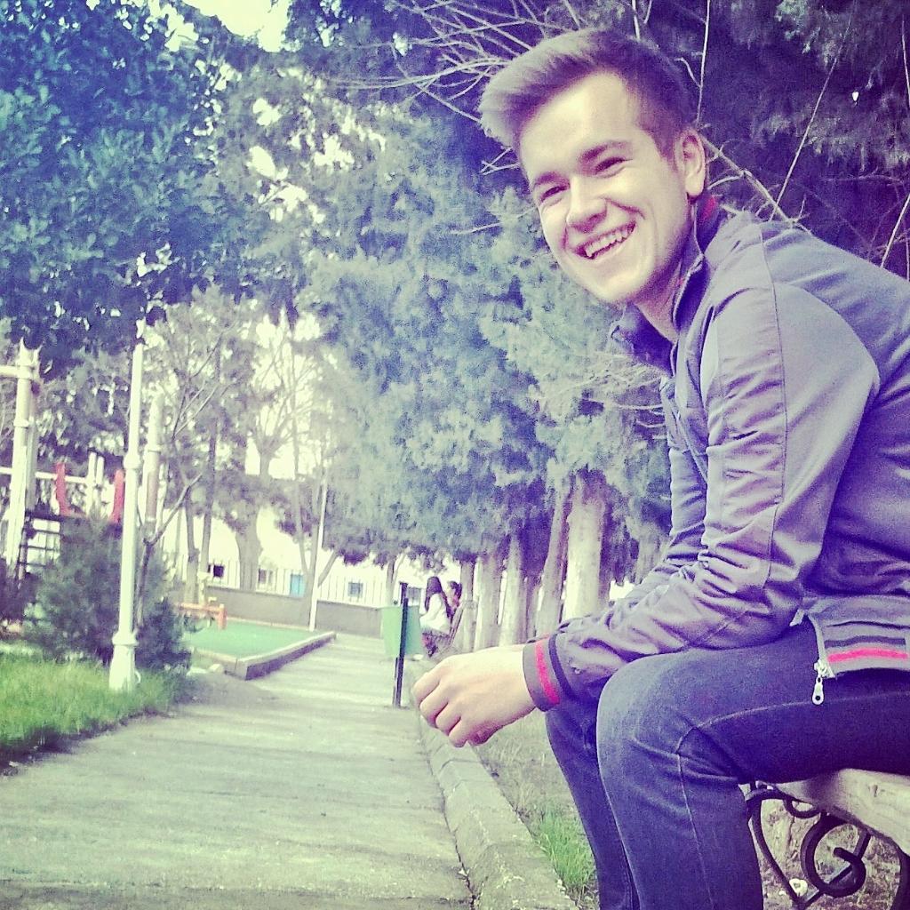 Waching Regular Show  :)  Upp       İnstagram: hakanvg