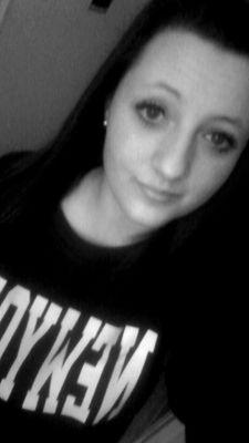 ameliedu02100's profile picture. 