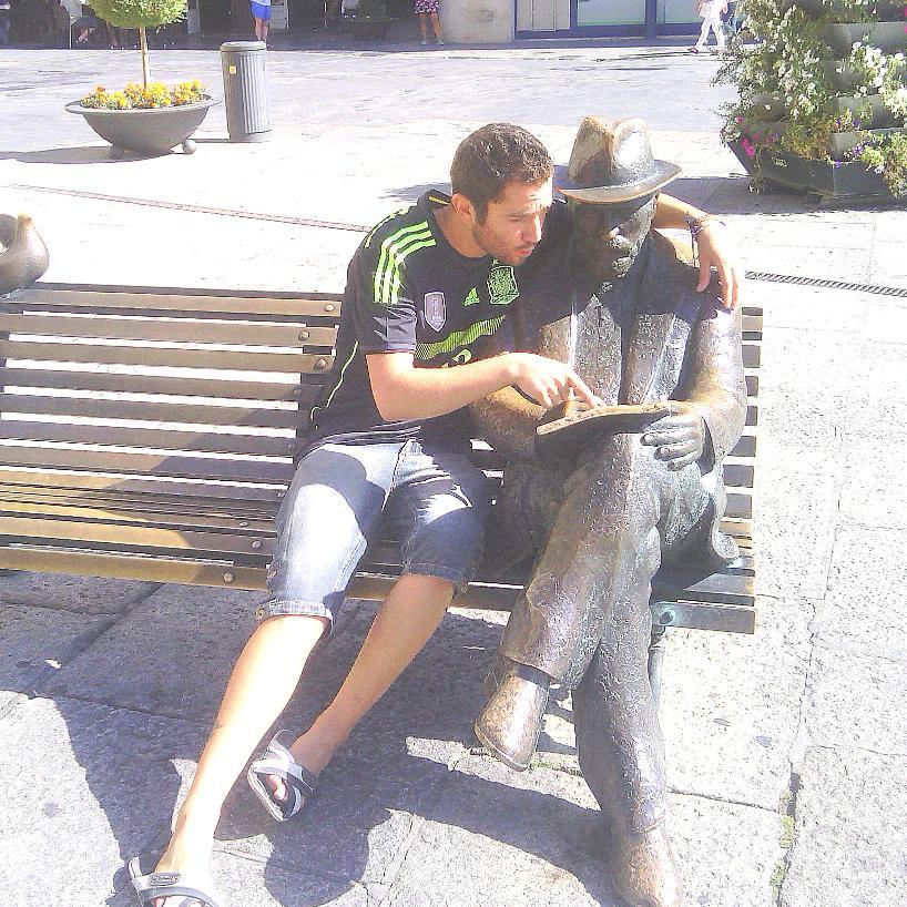 Graduado en Publicidad 
relaciones públicas en la UA.

 suelo despistarme