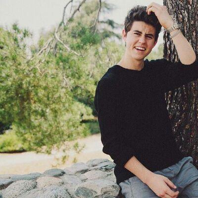 i love the dino boy , nash i think i wanna marry you ✌