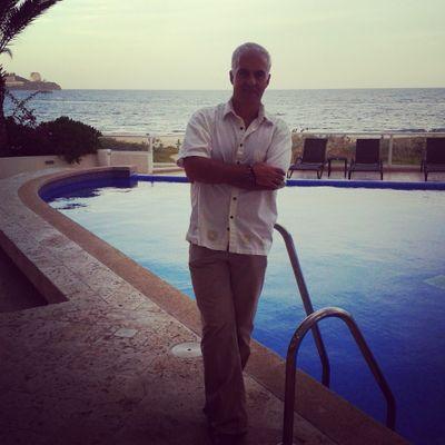Soy Life Coach en  liderazgo personal empresas y organizaciones conferencista escritor abogado empresario capitan kayakista orgullosamente soy esposo y papa!!