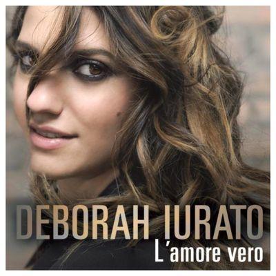 “Siamo sguardi che si incrociano.”
-Deborah Iurato-