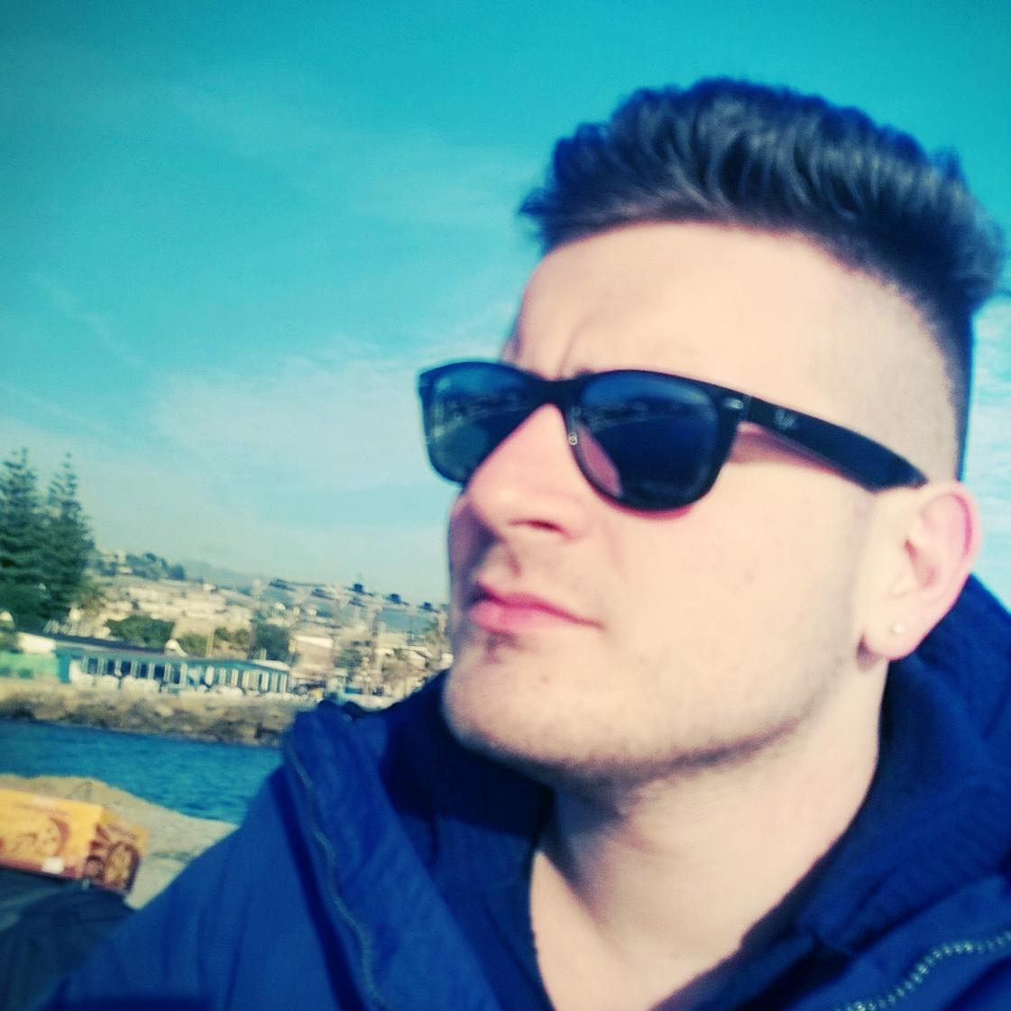 canni1992's profile picture. 