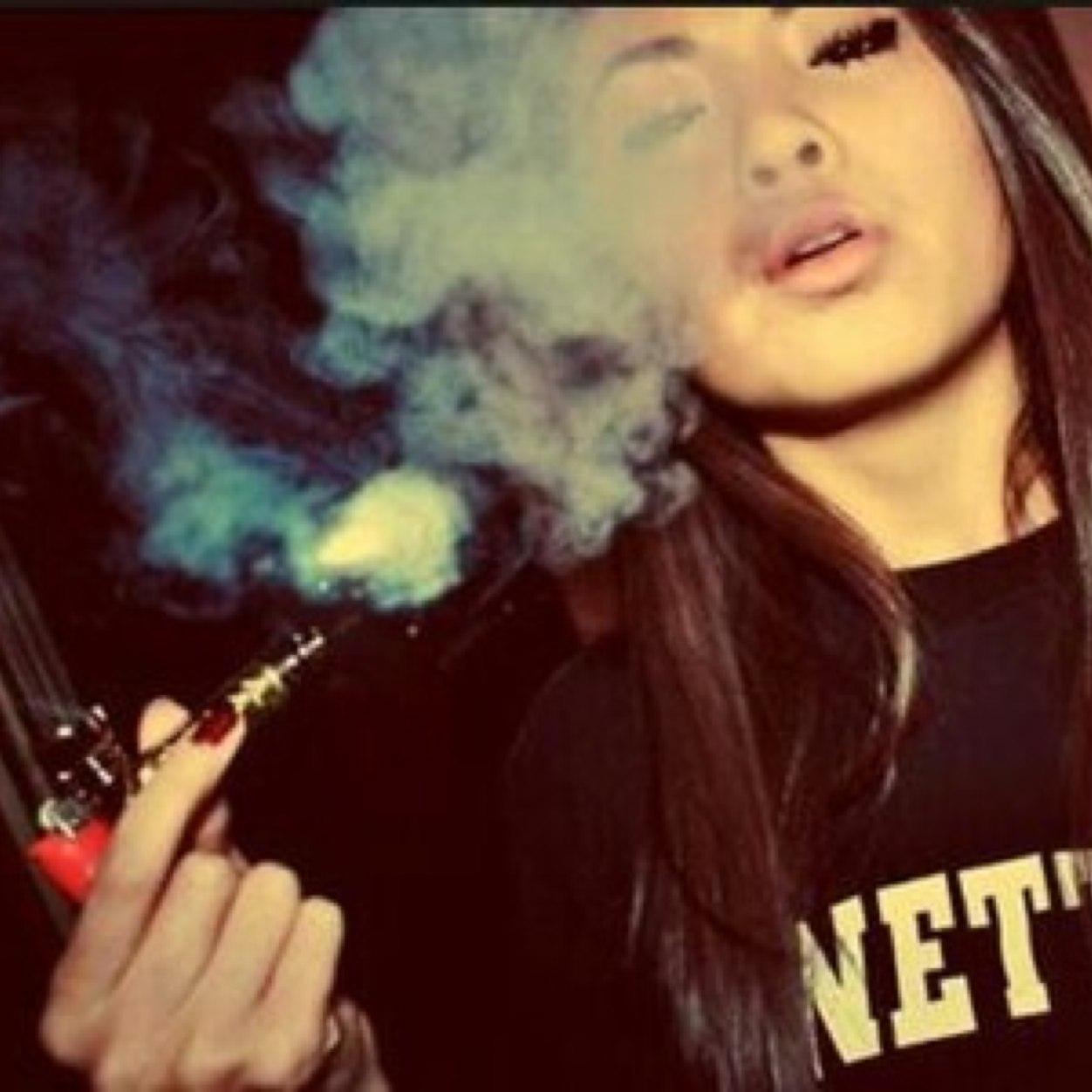 xyomina's profile picture. 