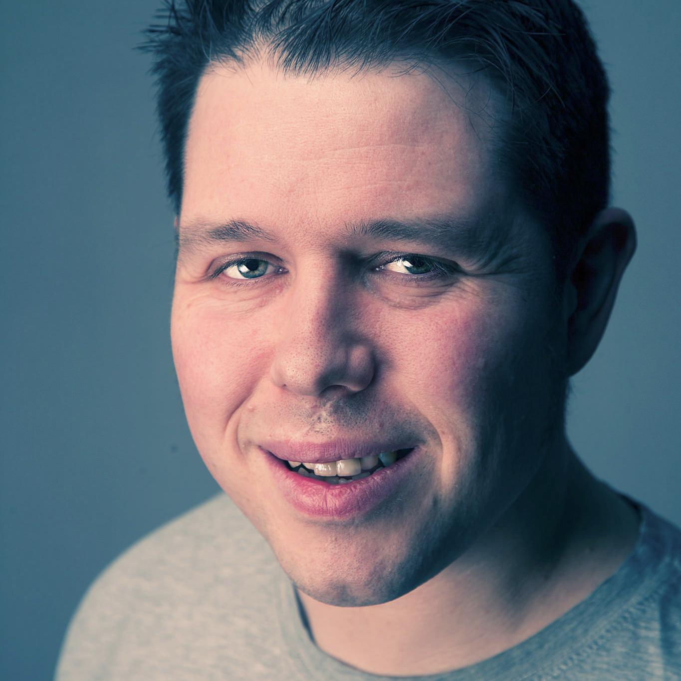 Wedding, portrait, headshot and lifestyle photographer based in Perth, Scotland.