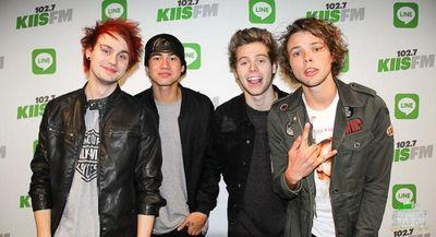 I love Ashton Irwin and calum and Michael and Luke I love 5SOS
