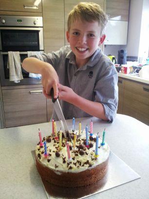 jonahlewis13's profile picture. calm its only me