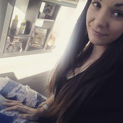 Je tourne en rond sans m'arrêter, je rêve un jour de me croiser. instagram : Bkzl_  Snapchat : Juliabn