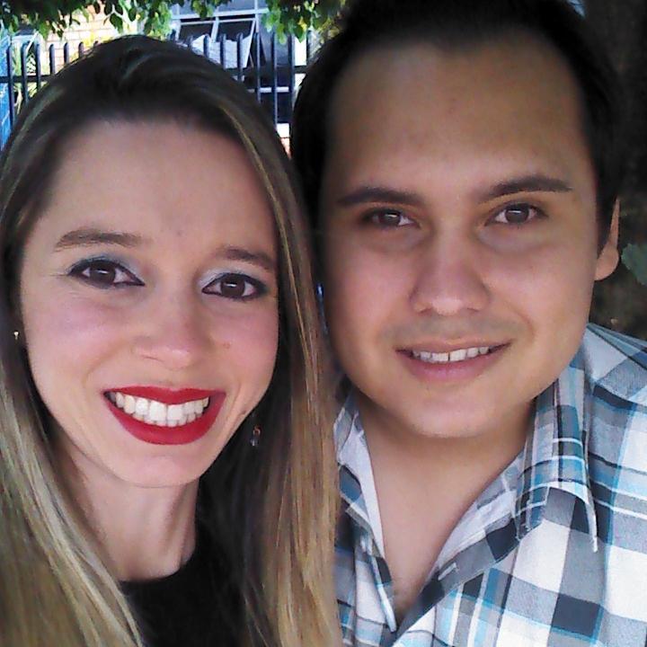 Quem sou? Isso eu ñ conto para ninguém.rs.… Sou como vc me vê…Posso ser leve como uma brisa ou forte como uma ventania,depende de qdo e como vc me vê passar!