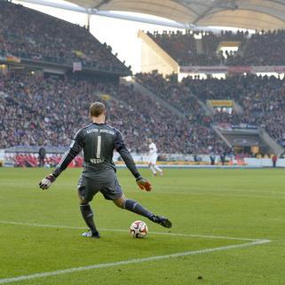 Schwarz gelb, nichts verloren auf dem Fußballfeld