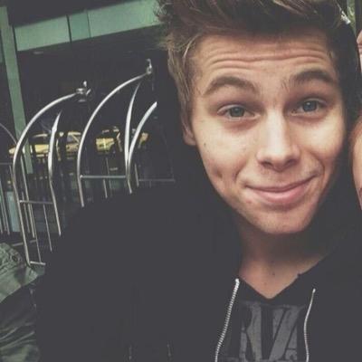 Luke Hemmings. California 15 ✌️