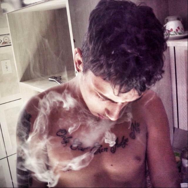 insta - Tayloon_ 
fb - Taylon Alexander