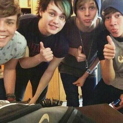 PLS RT➡️ https://t.co/RYF1a6tqb7 AND TAG THE @5SOS BOYS THX ♡ ➡️ FOLLOW @lukeysfragolina AND ASK FOR A FB ♡ Xx