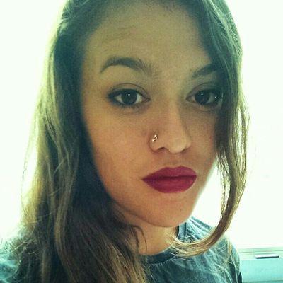 Women's football supporter, aspiring sports journalist, polyglot and student at NYU.