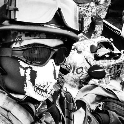 zeroisback's profile picture. Maniático adicto a las artes, al circo, fotografía y las cosas simples. Muy alérgico a la estupidez humana.